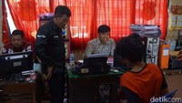 Arifin menghabisi nyawa Aldi di Pancuran Sungai Celiling Dukuh Penpen, Desa Mendelem, Kecamatan Belik, Pemalang, Jumat (6/9) sekitar pukul 10.00 WIB. Saat itu korban dan istrinya sedang mencuci pakaian.