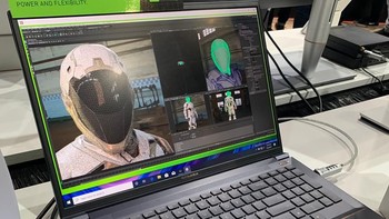 Dilengkapi dengan Asus ScreenPad 2.0 yang merupakan layar sentuh sekunder untuk meningkatkan produktivitas. ProArt StudioBook Pro X. Foto: Asus