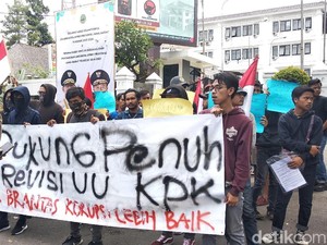 Sekelompok Pemuda di Bandung Nyatakan Dukung RUU KPK