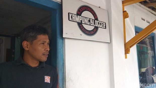  sekretariat Kampung Blogger tersebut berada di Jalan Serayu Raya No 421 RT 04/RW 02, Menowo, Kedungsari, Magelang Utara, Kota Magelang