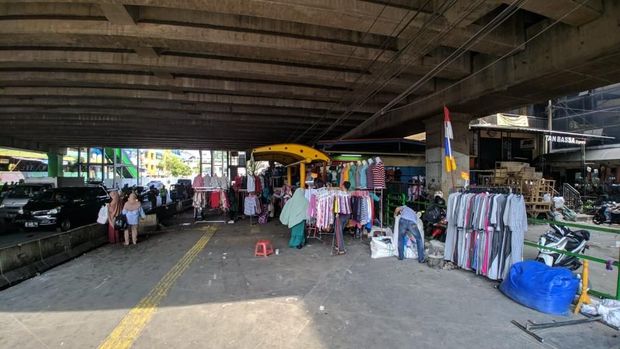 Aktivitas pedagang di Blok F Tanah Abang.