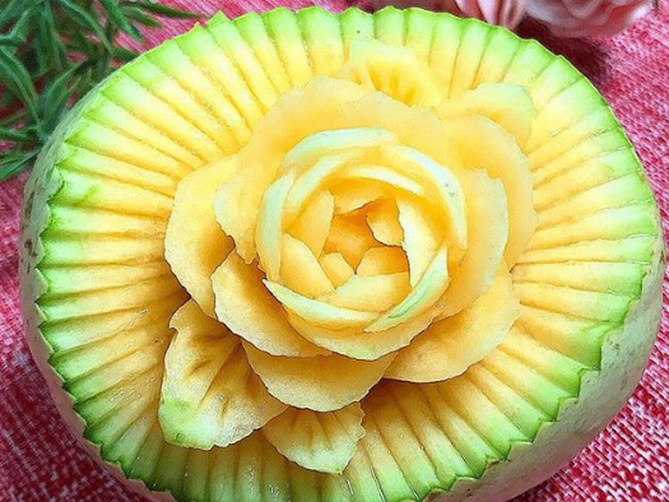 Artisitik! Teknik Ukir Membuat Buah dan Sayuran Segar Tampil Cantik