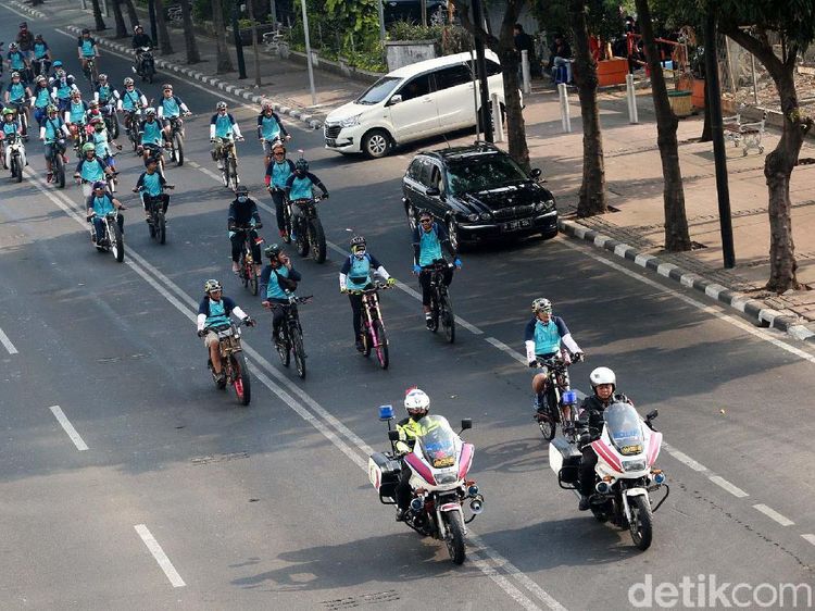 Konvoi Kendaraan Listrik Jakarta-Serpong
