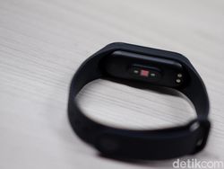 Unboxing Mi Band 4, Bawa Layar Warna Harga Tetap Murah