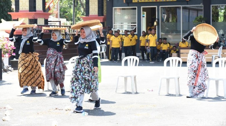 Unjuk Gigi Polwan di Lamongan di Hari Jadinya ke-71 Unjuk Gigi Polwan di Lamongan di Hari Jadinya ke-71