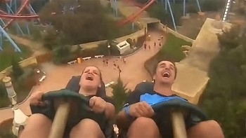 Kisah ini dibagikan oleh Samuel Kempf asal Selandia Baru ketika sedang naik roller coaster di Barcelona, Spanyol. (Foto: sirsammy 15 via Boredpanda.com)