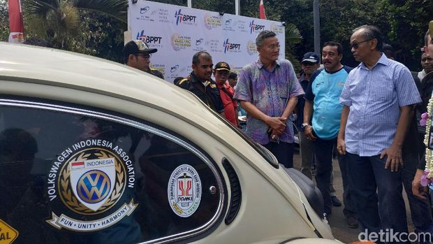 Sarwono Kusumaatmadja jajal mobil listrik