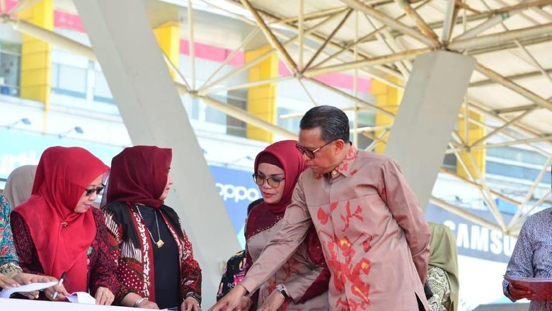 Hari Aksara Internasional, Gubernur Sulsel Perkenalkan Literasi Budaya Timur Hari Aksara Internasional, Gubernur Sulsel Perkenalkan Literasi Budaya Timur