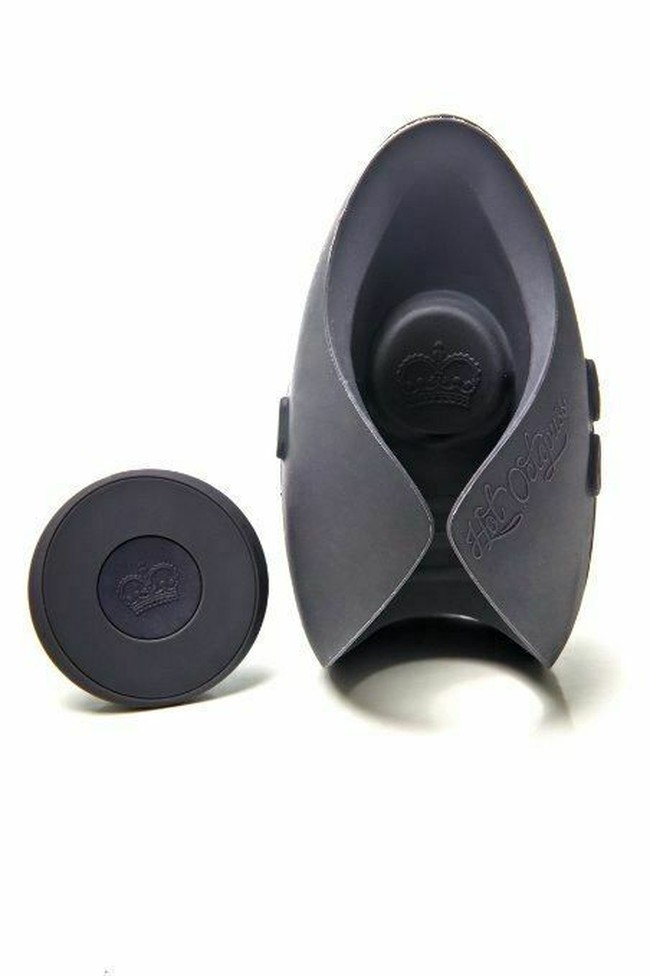 Sex toys khusus pria ini adalah stimulator yang menyamar sebagai hiasan rumah bergaya minimalis. Bisa digunakan sendirian atau pun bersama pasangan dalam posisi woman on top maupun misionaris. Dinamakan Pulse II Duo, sex toys ini termasuk multifungsi karena bisa digunakan sebagai alat pemijat atau penambah gairah ketika foreplay. Foto: Istimewa