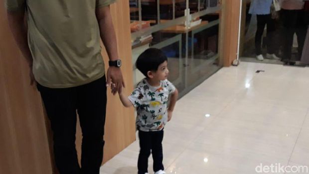 Presiden Jokowi dan keluarganya di Mal Paragon, Solo. 