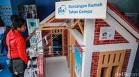 Rumah tahan gempa milik Jepang juga dipamerkan. Seperti diketahui Indonesia dan Jepang adalah wilayah yang rawan gempa.