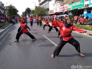 Video 7.000 Pesilat Unjuk Gigi di PMF ke-6
