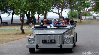 Foto: Keliling Banyuwangi Naik Mobil Antik