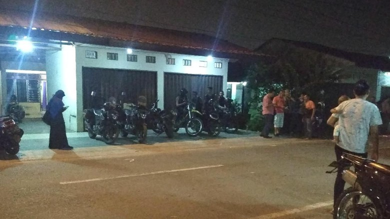 Polisi Berjaga di Lokasi Bentrok Ormas Kepemudaan di Medan Polisi Berjaga di Lokasi Bentrok Ormas Kepemudaan di Medan