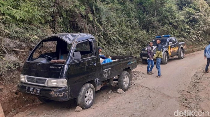 Pikap Pengangkut Rombongan Pengantin Tabrak Tebing di Sukabumi, Satu Tewas