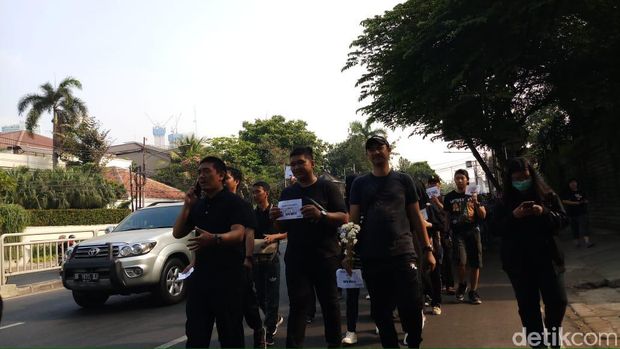 Tolak Revisi UU 30/2002, Pegawai KPK Long March Bundaran HI-Gedung Merah Putih