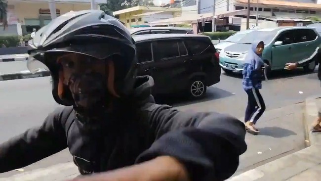 Kelakuan Pemotor Nakal yang Viral Tahun Ini