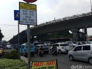 Ganjil Genap Mulai Diperluas Besok, Rambu Belum Terpasang di Beberapa Titik