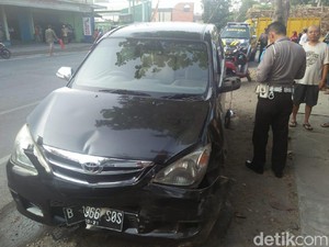 Mantan Anggota DPRD Kabupaten Kediri Tewas Saat Nyetir Mobil