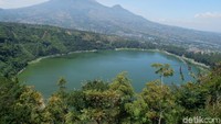 Suasana semakin romantis jika traveler berada di Bukit Cinta Lembah Seroja pada pagi atau sore hari (Uje Hertono/detikcom)  