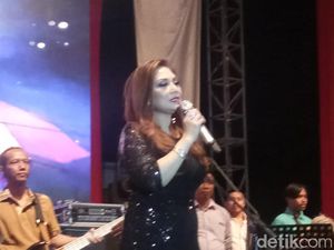 Usai Alami Kecelakaan, Nia Daniaty Sudah Kembali Beraktivitas