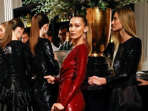 Foto: Seksinya Bella Hadid di Catwalk Ralph Lauren