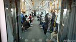 Asyik, Kini Penumpang Bisa Baca Buku di MRT