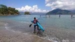 Keseruan Parade Stand Up Paddle di Teluk Prigi Trenggalek