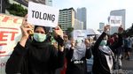 Aksi Bagi-bagi Bunga untuk Tolak Revisi UU KPK