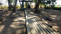 Masuk semakin dalam, ada jalan selebar 1 meter dengan panjang 15 meter menuju sebuah gazebo berbentuk lingkaran.