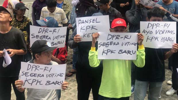 KPK Tegas Menolak, Ada Saja Massa Gelar Aksi Dukung Revisi UU KPK