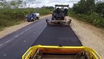 Penampakan Jalan Perbatasan Kalbar Meliuk-liuk di Tengah Hutan