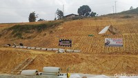 Saat ini pembangunan tol tersebut terus dikebut.