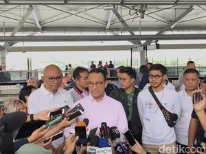 Anies Akan Panggil Pekerja Pabrik Arang di Cilincing untuk Diskusi