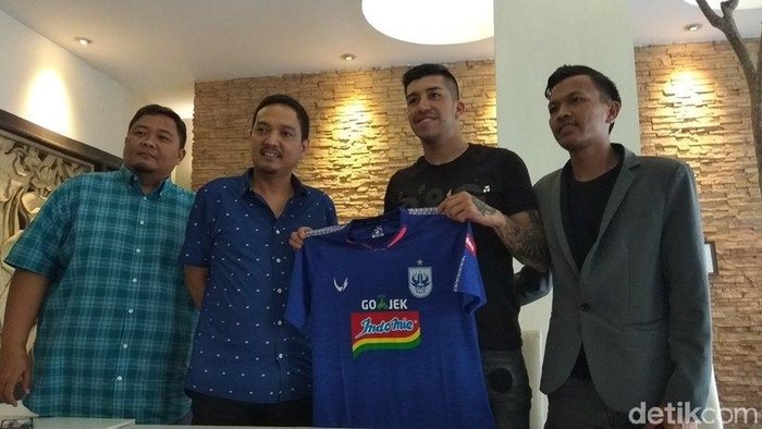 PSIS Semarang memperkenalkan pemain asing baru, Jonathan Eduardo Cantillana Zorrilla, Minggu (8/9/2019) di Magelang.