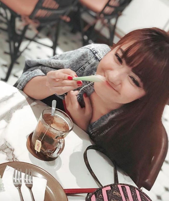Gaya Kulineran Marcella Simon hingga Resto Bernuansa Alam