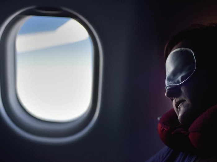 Ilustrasi tidur di pesawat. (Foto: iStock) Ilustrasi tidur di pesawat. (Foto: iStock)