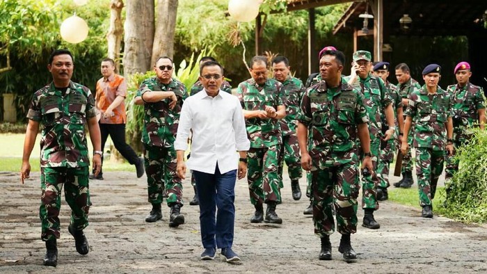 Sambil Nikmati Rujak Soto, KSAL Apresiasi Capaian Pengembangan Banyuwangi