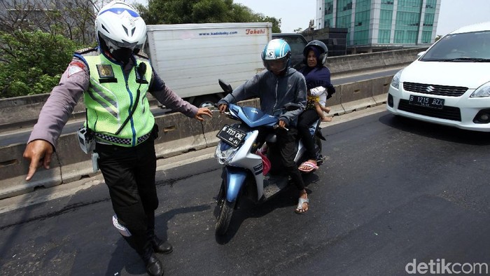 Keberatan Ditilang Karena Lampu Motor Tak Nyala Mahasiswa Uki Kok