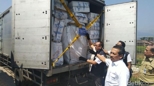 Rugikan Negara Rp 6 M, Mainan Ilegal Asal Cina Dibakar di Semarang
