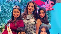 Raveena Tandon menggelar baby shower untuk anak asuhnya yakni Chhaya. Dok. Instagram/officialraveenatandon