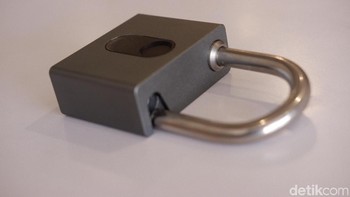 Bodinya berbahan aluminum alloy A383 (ADC12) yang ringan tapi kuat. Mengantongi IP65 artinya tahan air.  Foto: Adi Fida Rahman/detikINET