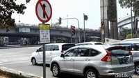 Beberapa plang terkait informasi perluasan sistem ganjil genap pun telah terpasang, seperti di exit tol dan pertigaan jalan menuju Tomang Raya.