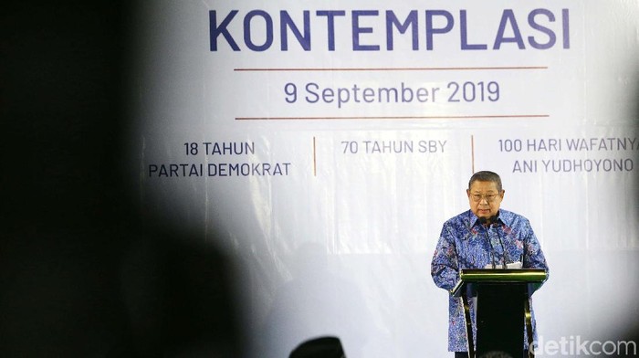 Susilo Bambang Yudhoyono (SBY) menyampaikan pidato kontemplasinya. SBY berharap pidato kontemplasinya dapat dijadikan pertimbangan bagi Jokowi mengambil kebijakan.