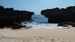 Pantai Mandorak, Surga Tersembunyi yang Ternoda Pungli