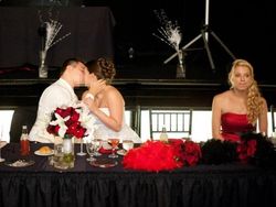 Momen Kocak Photobomb, Ada yang Lirikannya Bikin Ngeri!