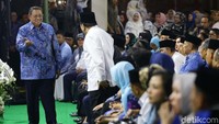 Dalam kesempatan itu, SBY juga menyampaikan dukungannya kepada pemerintahan Jokowi ke depan. Dia pun mengajak seluruh pihak untuk bersama-sama mendukung Jokowi.