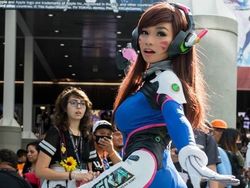 Momen Kocak Photobomb, Ada yang Lirikannya Bikin Ngeri!