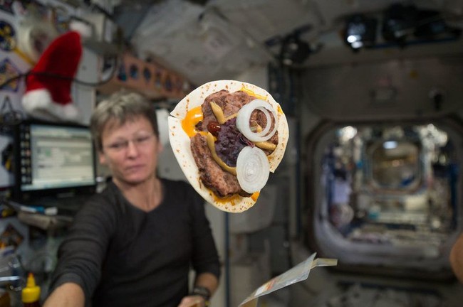 Terdiri Dari 200 Makanan, Menu Sarapan Para Astronot Ini Bikin Ngiler