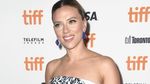 Mawar dan Domba di Punggung Scarlett Johansson